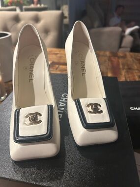 CHANEL White Leather Square-Toe Pumps with Black Trim and Gold CC
